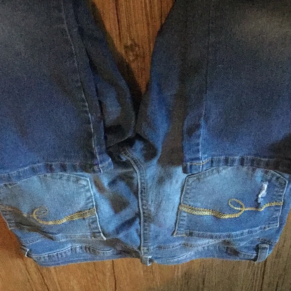 Capris - Picture 4 of 4